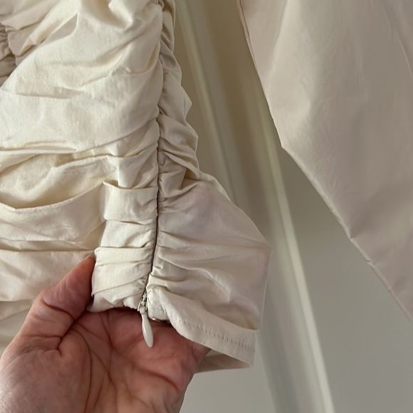 Aritzia Sunday best Giselle top in petal xs puff sleeve blouse - Picture 7 of 11